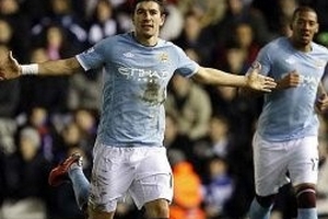 Inter tiến gần tới Kolarov