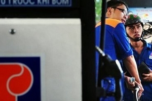 Tăng giảm theo 'ông lớn', xăng dầu khó cạnh tranh