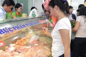 Cùng giảm giá để hút khách hàng