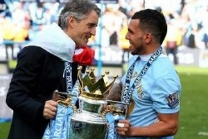 HLV Mancini chỉ cần Tevez biết tôn trọng CLB