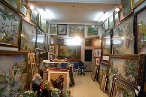 Tranh đá quý chết gí theo bất động sản