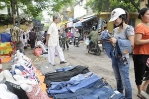 Thời trang 5.000 đồng độc như… hàng hiệu