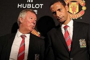 Châm chọc Ashley Cole, Ferdinand bị FA khiển trách