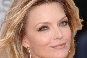 Bí mật trẻ hóa của Michelle Pfeiffer