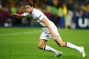 West Ham kí HĐ “dị” với Andy Carroll