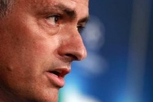 Mourinho thừa nhận sợ vợ