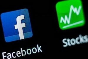 Giá cổ phiếu Facebook tiếp tục "lao dốc"