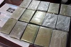 Nữ giáo viên giấu 40 bánh heroin dưới tủ sách