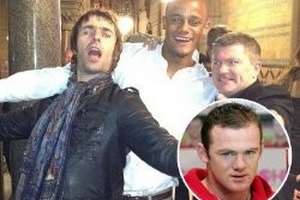 Mái tóc 20 nghìn bảng của Rooney lại bị nhạo báng