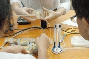 Gom vàng thật, thoát vàng ảo