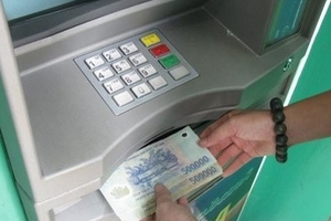 Được đề xuất mức thu phí ATM nội mạng