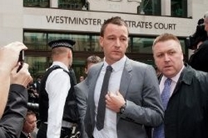 Níu giữ màu áo ĐTQG, Terry yêu cầu phiên điều trần cá nhân