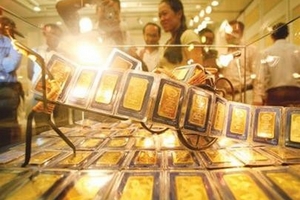 Đầu tuần, vàng lên ngưỡng 1.700 USD, trong nước vượt 43 triệu?