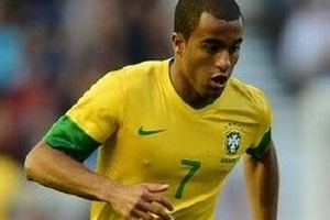 M.U chịu "phá két", Lucas Moura tới Manchester kiểm tra y tế