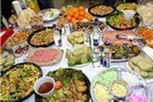 Mở tiệc hoành tráng... tiễn giám đốc về hưu