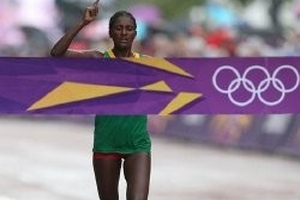 VĐV Ethiopia lập kỷ lục Olympic chạy marathon nữ