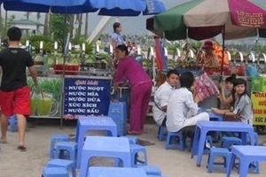 Vỉa hè: “Đại siêu thị” đắt khách nhất thủ đô