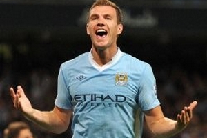 Tottenham âm mưu "rút ruột" Man City