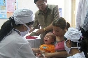 Giả nhân viên y tế đến tận nhà lừa tiền tiêm vaccine