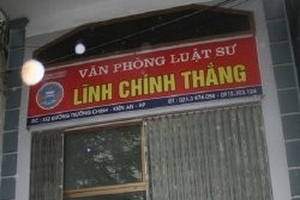 Luật sư bị tạt axít ngay trước cửa văn phòng