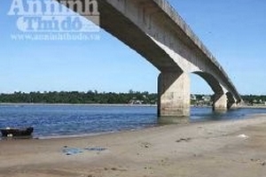 Cửa sông bồi lấp, hằng trăm tàu thuyền không thể ra vào trú bão