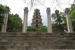 Nhiều ngôi chùa bỗng dưng mang tiếng “oán tình”