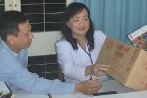 Vụ tặng thuốc quá hạn: Vòng vo đổ trách nhiệm