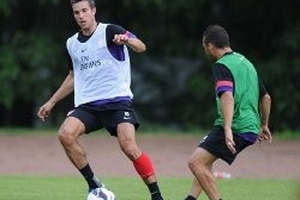 Man Utd chấp nhận trả lương Van Persie bằng Rooney