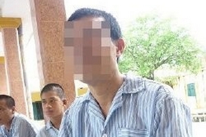 Bóp chết con 12 tháng tuổi vì sợ bị chiếm trái đất