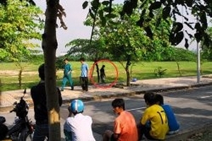 Treo cổ chết nhưng… chân chạm đất!