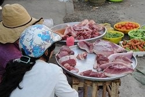 “Cả làng” cùng soi thịt cũ !