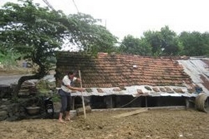 Sống tạm bợ bên hông dự án