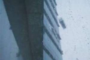 "Lồng sắt" va đập như phim tại tòa nhà Keangnam