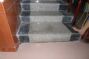 Nền nhà bỗng nóng phừng phừng 70 độ C