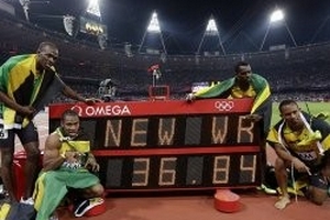 Usain Bolt hoàn tất cú hat-trick HCV