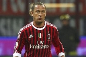 Milan tính trao đổi cầu thủ với Arsenal