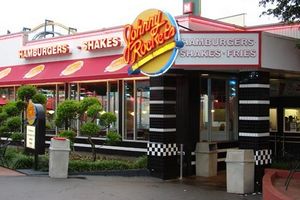 Thị trường thức ăn nhanh: “Nội chiến” thương hiệu ngoại