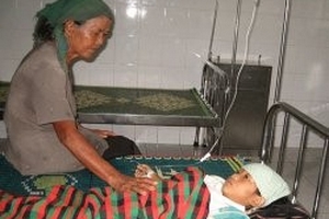 1 người chết, 4 nhập viện vì thịt heo chết