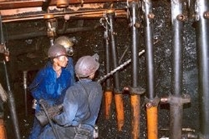 Hơn nửa triệu dân vùng than gặp khó