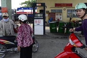 Cây xăng lại đồng loạt đóng cửa