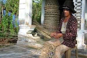 Đến thôn “9 hóc”