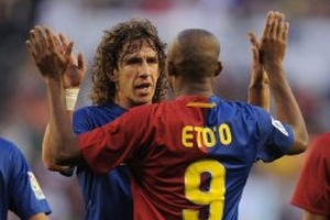 Quỵt tiền, Puyol và Eto’o phải hầu tòa