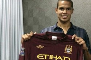 Tân binh Rodwell bị chê "dại dột" vì chọn Man City