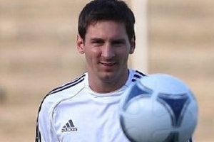 HLV Sabella lại lên tiếng bảo vệ Messi