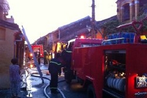 Cháy lớn thiêu rụi nhà trong phố cổ Hội An