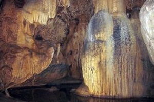 Phát hiện hang động tuyệt đẹp ở Quảng Trị