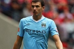 Juventus càng có lí do để tiến gần tới Dzeko