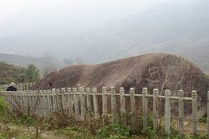 Giải mã tảng đá có hình người "làm chuyện ấy"