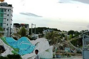 Dông lớn làm nổ khinh khí cầu 1,2 triệu euro