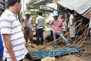 Nổ bình hơi, 4 người bị thương